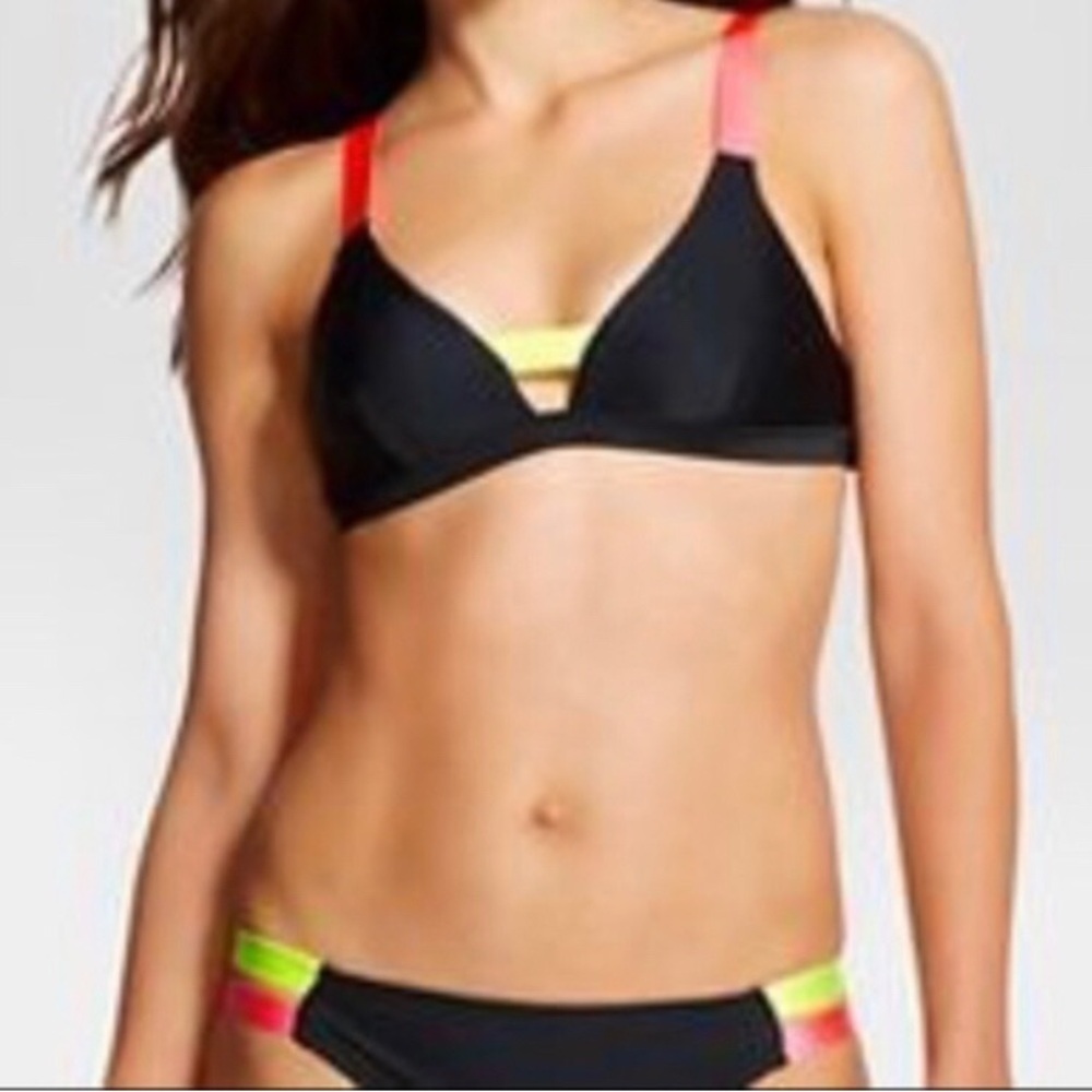 Black bikini
